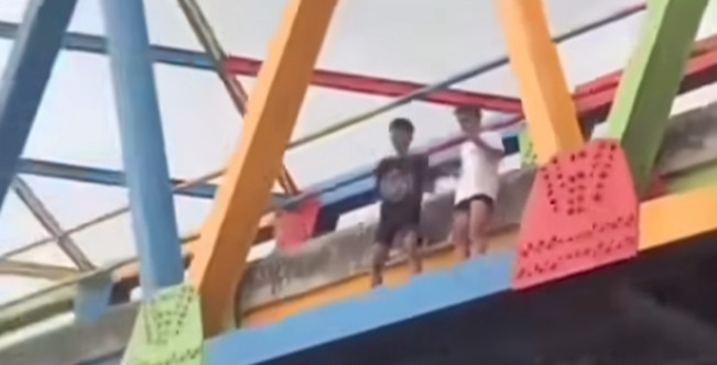 Dua remaja di Tegal tewas tenggelam usai terjun dari Jembatan demi sebuah konten. [Instagram]